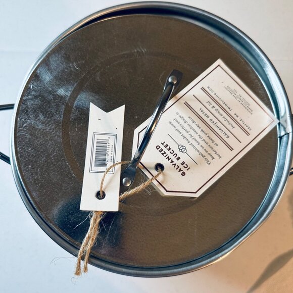 Galvanized Metal Ice Bucket Insulated With Lid & Scoop - Picture 3 of 11